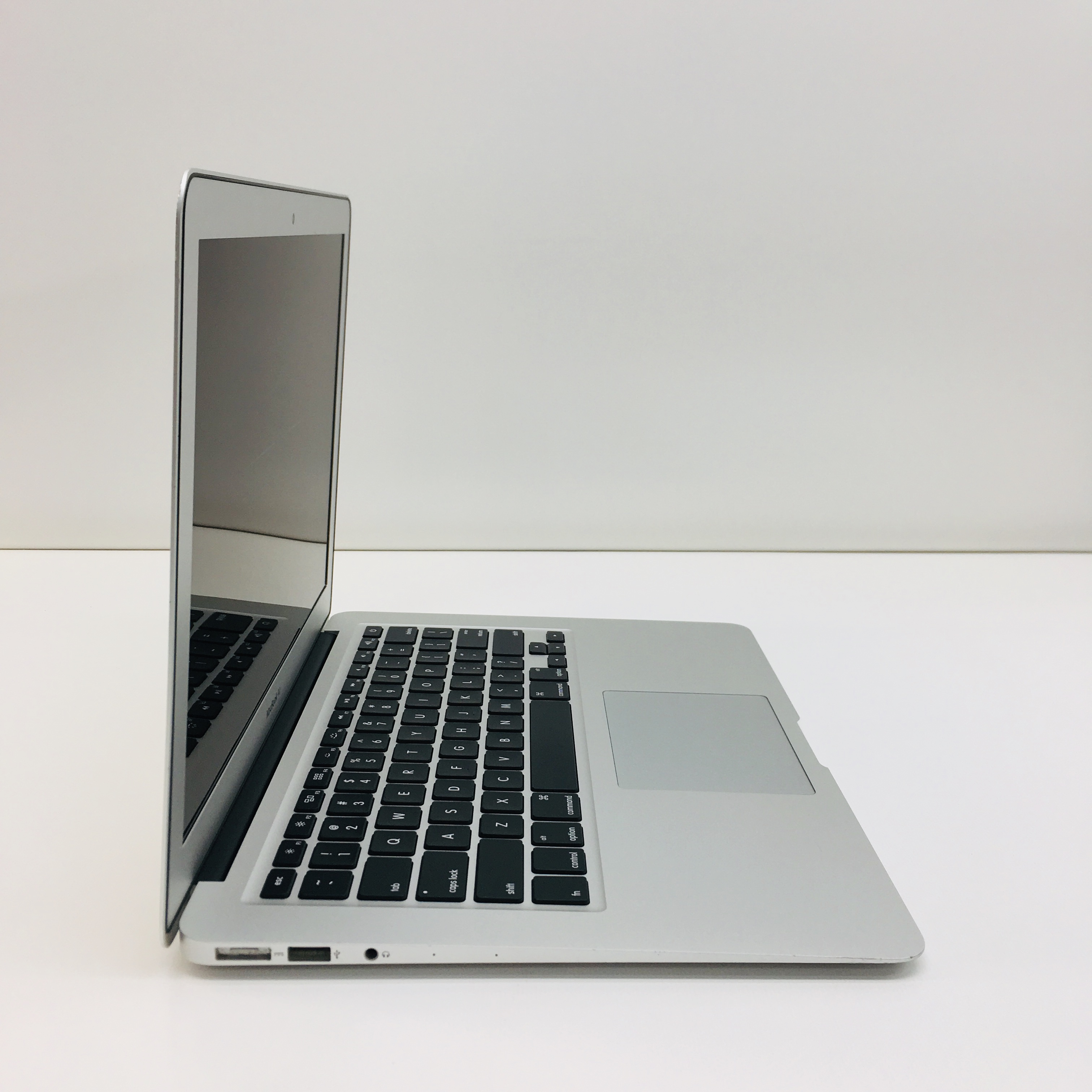 Intel Core I5 1 8 Ghz Refurbished MacBook Air 13" Early 2015 Intel Core i5 1.6 GHz / 8 GB RAM